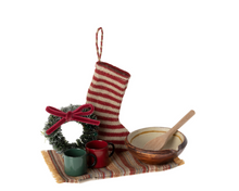 Load image into Gallery viewer, Maileg Cosy Christmas Set
