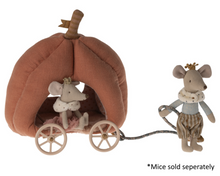 Load image into Gallery viewer, Maileg Pumpkin Carriage Mouse 2024
